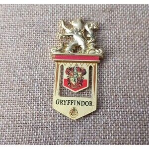 The Wizarding World of Harry Potter Bookmark Universal Orlando Gryffindor Crest